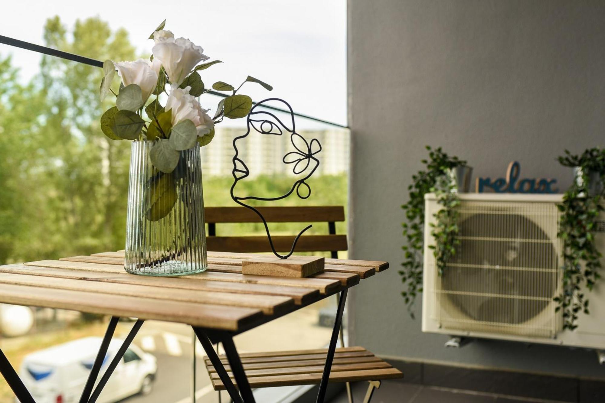 Infinite Horizons - Modern Living In North Business District Apartamento