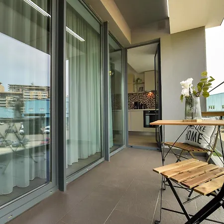 Apartamento Infinite Horizons - Modern Living In North Business District Bucarest Habitación foto