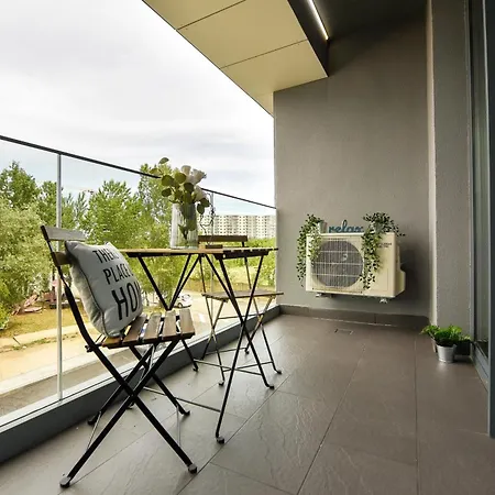 Apartamento Infinite Horizons - Modern Living In North Business District Bucarest Habitación foto