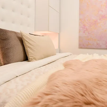Apartamento Infinite Horizons - Modern Living In North Business District Bucarest Habitación foto
