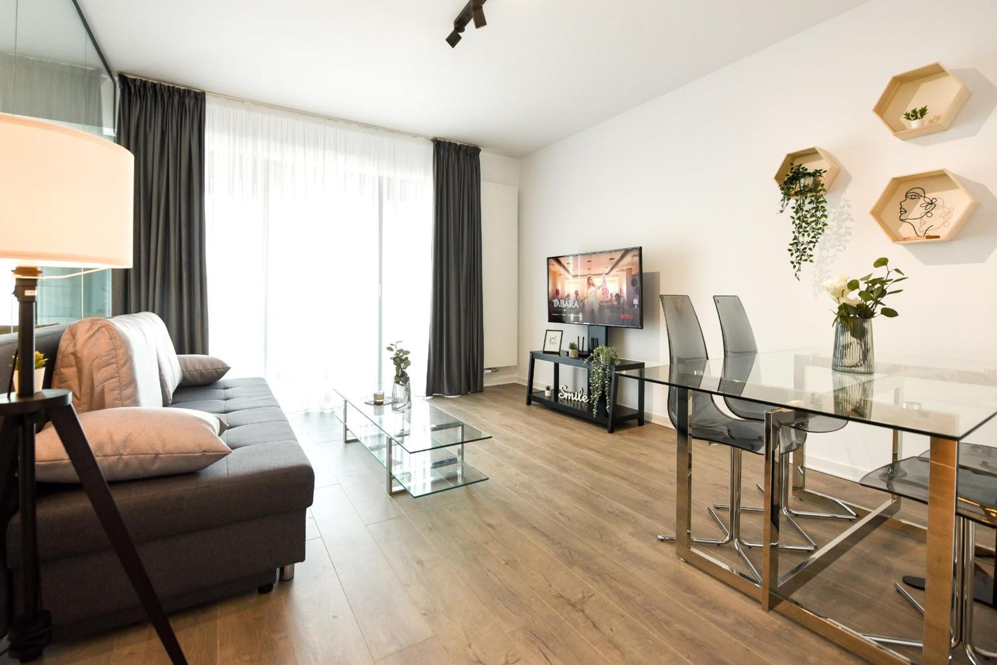 Infinite Horizons - Modern Living In North Business District Apartment