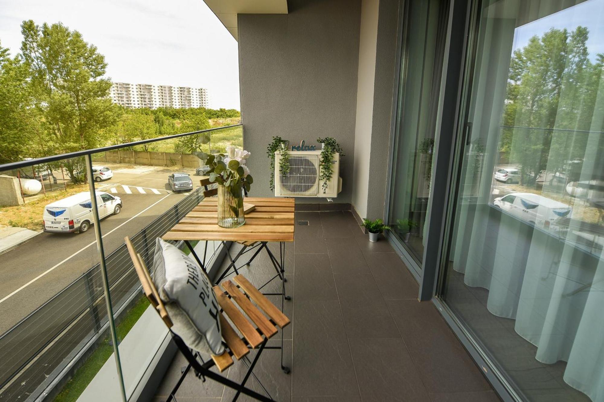 Infinite Horizons - Modern Living In North Business District Apartment *