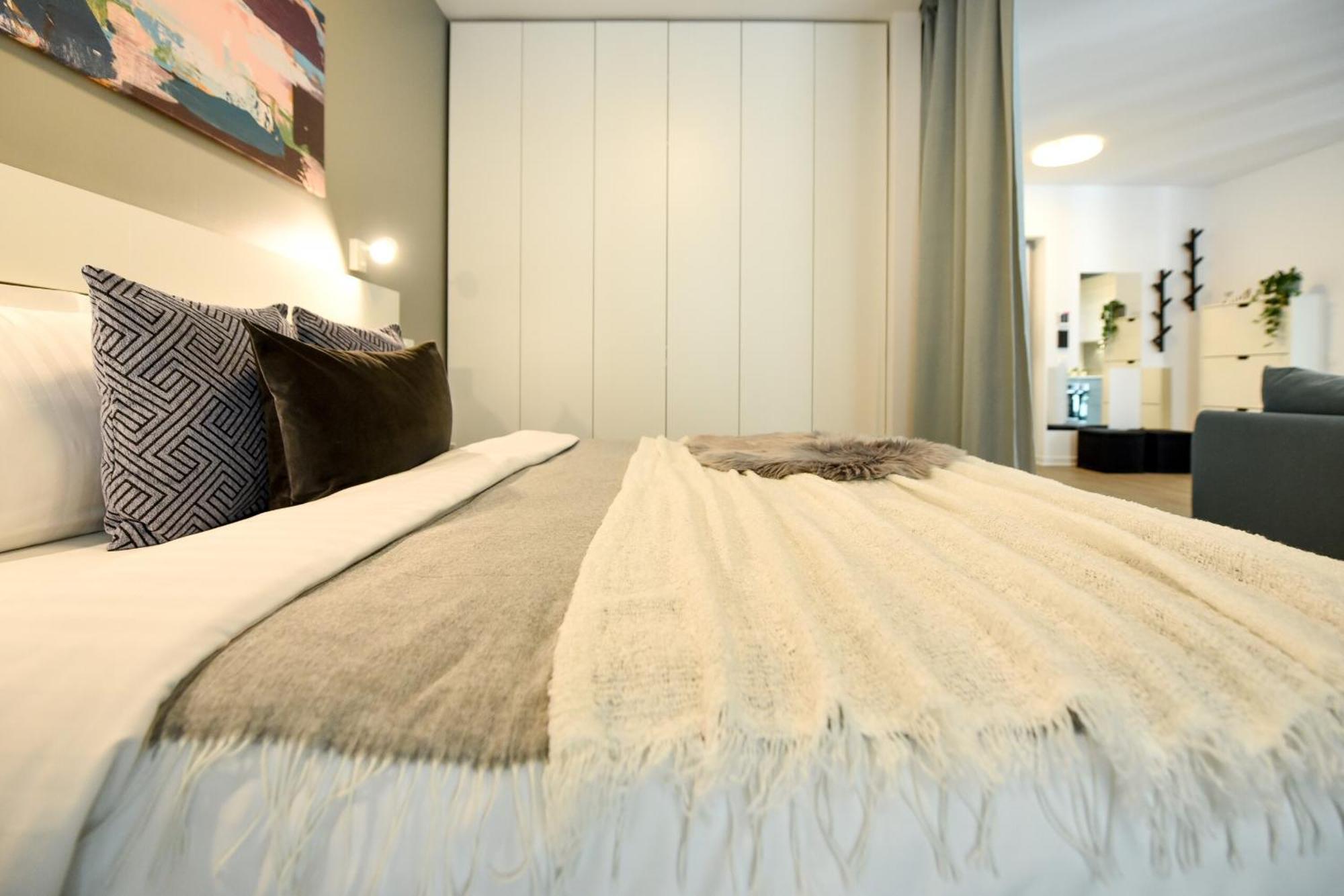 Infinite Horizons - Modern Living In North Business District Apartment